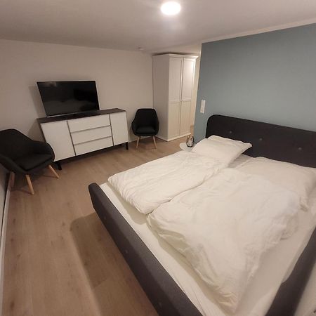 Zimmer Im Souterrain Mit Eigenem Bad Celle Eksteriør billede