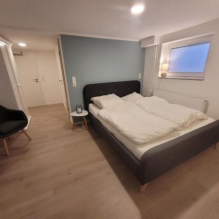 Zimmer Im Souterrain Mit Eigenem Bad Celle Eksteriør billede