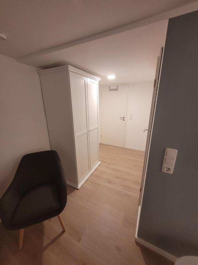 Zimmer Im Souterrain Mit Eigenem Bad Celle Eksteriør billede
